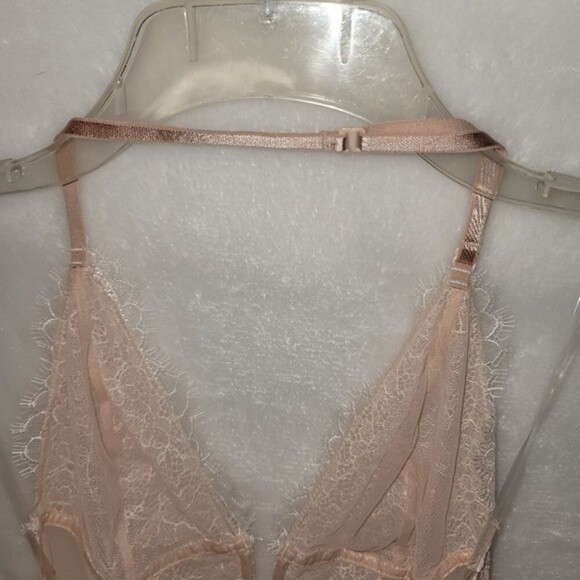 Victoria's Secret V-wire Plunge Very Sexy Lace Teddy Beige Medium NWT - Picture 13 of 16